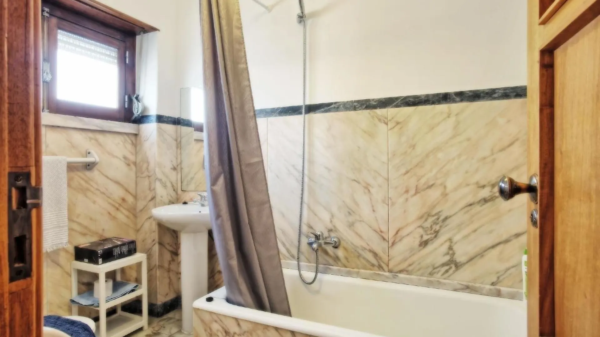 Studio Fuer 20 Personen In Lissabon, Regio De Lisboa Costa De Lisboa Lisbon